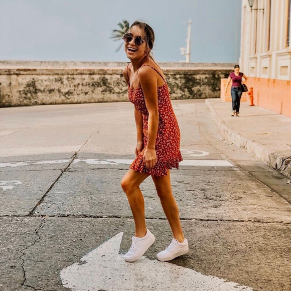 Meet your Posher, Danielle - Picture 1 of 1